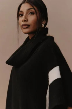 Avino Poncho - Black