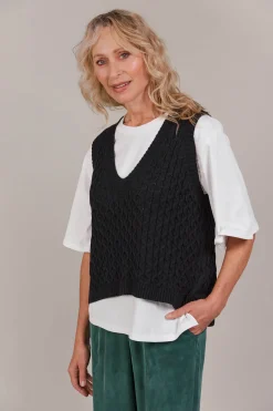 Naviva Vest - Black