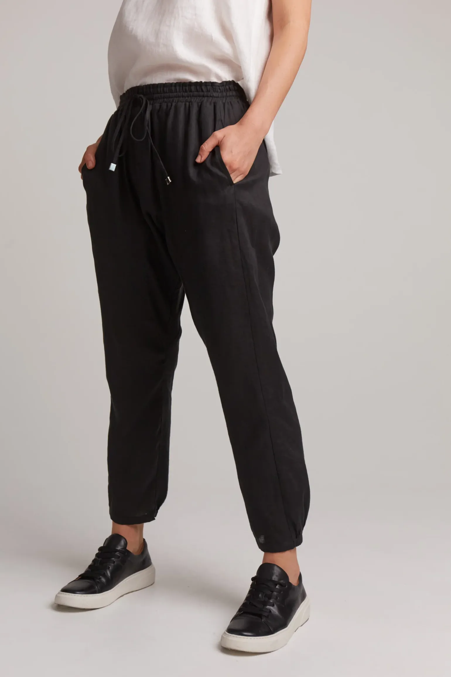 Studio Relaxed Pant - Ebony